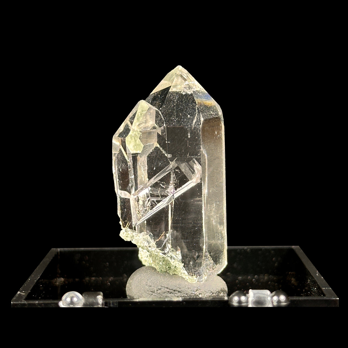 Clear Quartz Natural Minaral Specimen G #0637