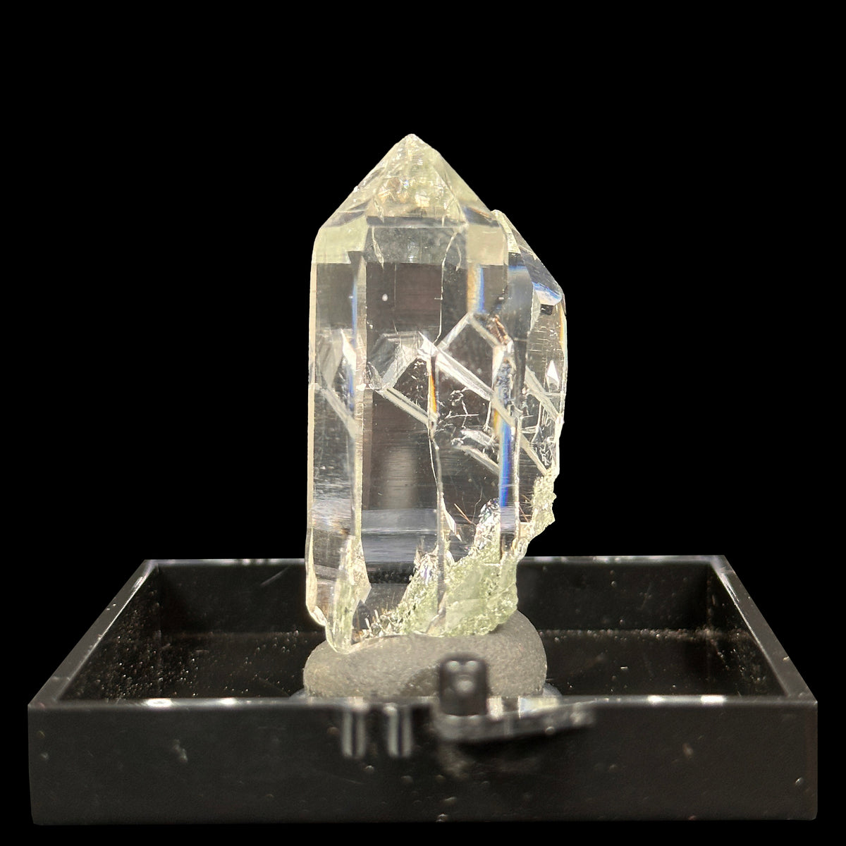 Clear Quartz Natural Minaral Specimen G #0637