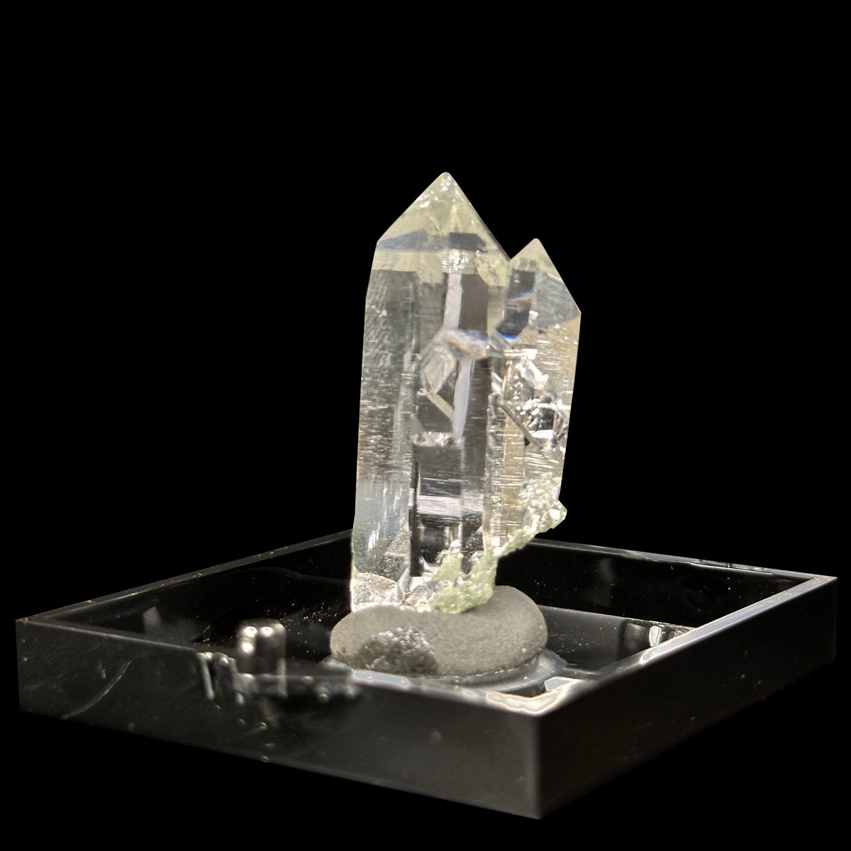 Clear Quartz Natural Minaral Specimen G #0637