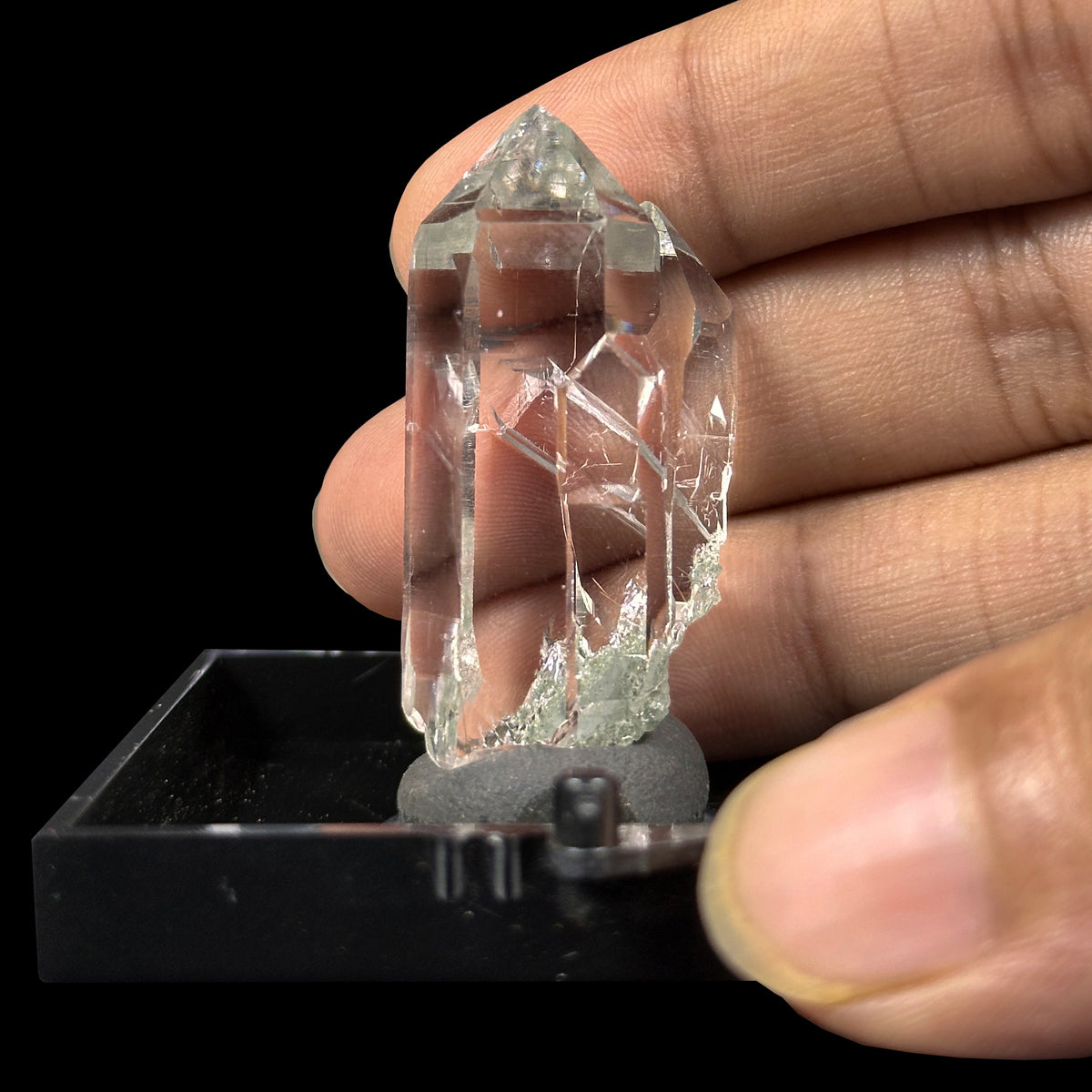 Clear Quartz Natural Minaral Specimen G #0637