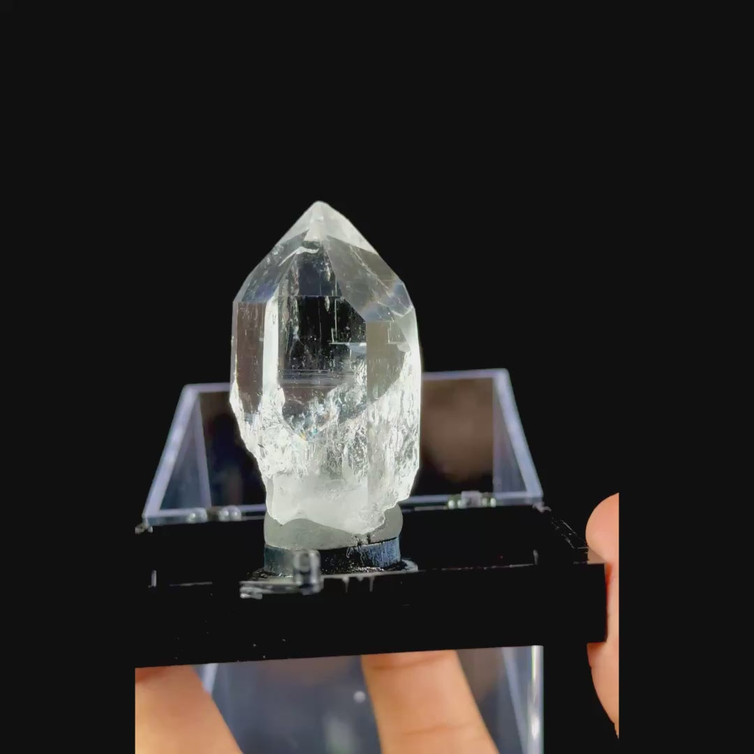 Clear Quartz Natural Minaral Specimen G #0471